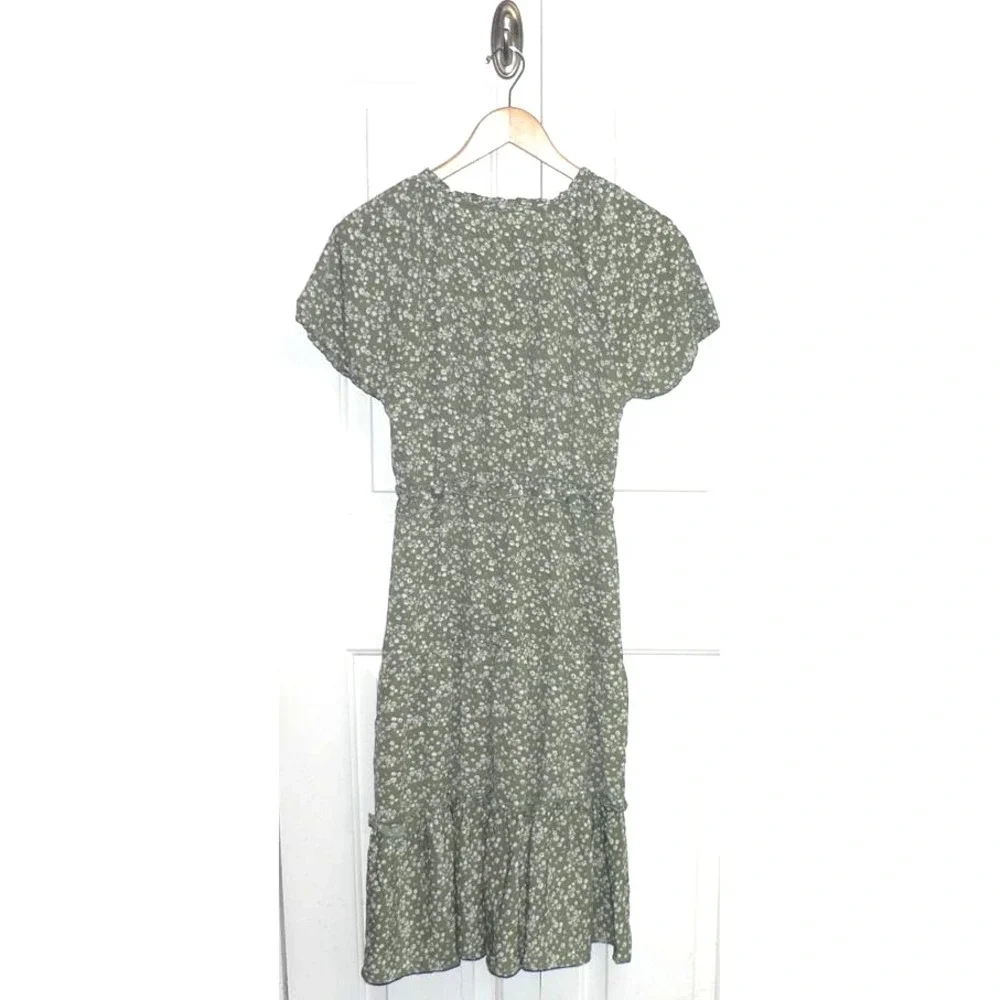 West K Women's Short Sleeve Elastic Waist Tiered Floral Midi Dress in Green Smal